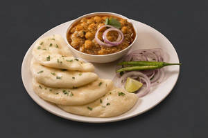 Aloo Kulche With Chole