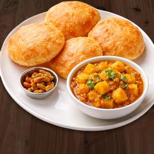 4 Poori With Aloo Sabji