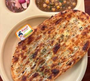 Stuff Kulcha With Gravy/Raita(Serve-1)