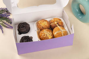 Tiffin For Two (4 Mini Buns + 2 Chocolate Cupcakes)