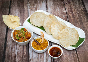 Loochi (5 Pcs) With Bhaja Masala Aloo Dum.
