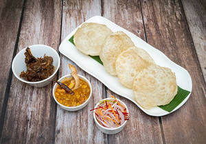 Loochi (5 Pcs) With Kosha Mangsho (2 Pcs)