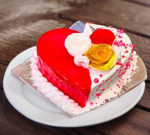 Strawberry Heart Cake [500 Grams]
