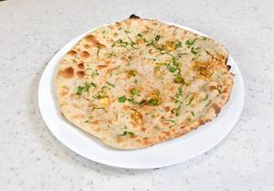 Aloo Pyaz Kulcha Platter
