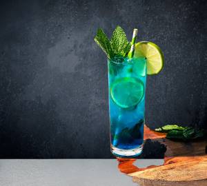 Blue curacao mojito