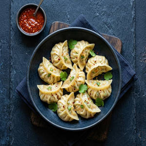 Veg Momos [6 Pieces]