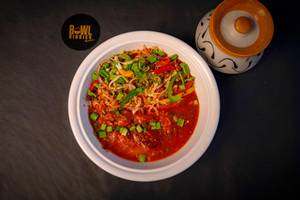 Egg Hakka Noodles With Chicken In Hot Garlic Sauce