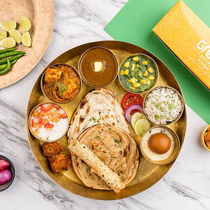 Dal Makhani And Corn Palak Thali