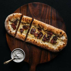 Garlic Bread With Smoked Blue Cheese Splash