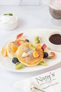 Classic Pan Cake With Fresh Fruits
