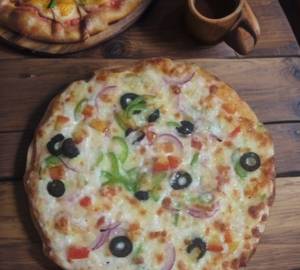 Cheese onion black olive pizza                           