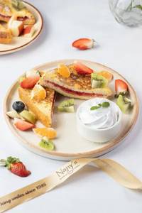 French Toast With Fresh Fruits
