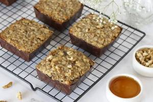 Honey Walnut Cake Slice