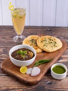 Chole Kulche Platter