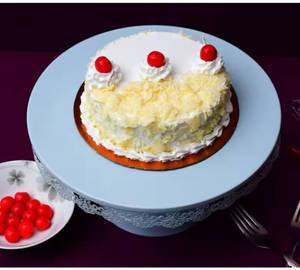 White forest eggless cake