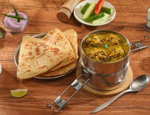 Saag Chicken - PARATHA Meal