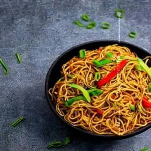 Hakka Noodles Prawn