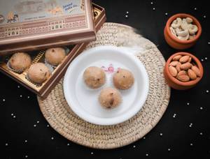 Gond Laddu
