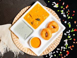 Vada [2 Pieces] With Sambhar