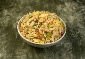 Egg Chicken Hakka Noodles