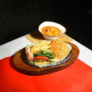 Chicken In Yellow Bean Chili Sauce Sizzler