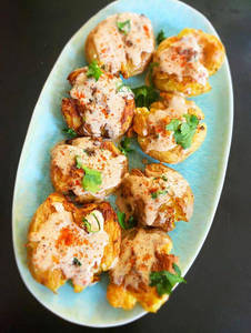 Salsa Potato [14 pieces /250 gms-served with cheesy salsa mayo dip]
