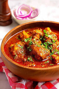 Punjabi Home Style Chicken Curry(4 Pcs/600gms Served With 2pcs Breads)