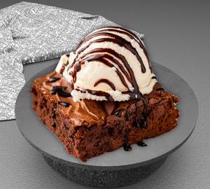 Lotus Biscoff Brownie With Icecream