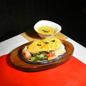 Fish In Curry Leaves Sauce Sizzler