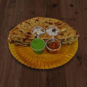 Aloo Parantha With Chutney & Pickle