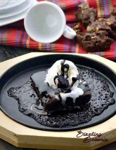 Sizzling Brownie With Ice Cream