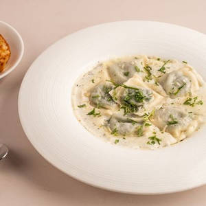 Veg Ravioli White Sauce
