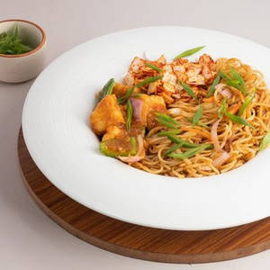 Paneer Chilly With Noodles