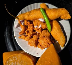 Mirchi bada with pakodi