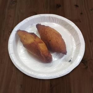 Aloo Bread Roll With Coke Soft Beverage [200 ml]