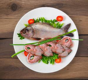 Katla Fish Full With Head 1 Kg 500 Gram
