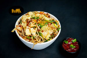Egg Noodles In Hot Garlic Sauce