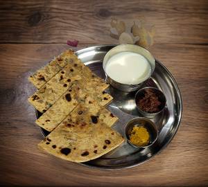 Aloo Paratha With Curd