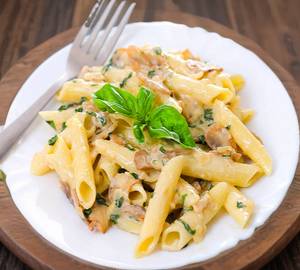 Creamy Mushroom Alfredo Pasta