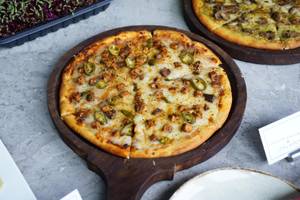 Smoked Chicken & Jalapeno Pizza