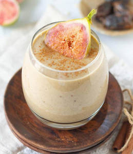 Fig & Date's Smoothes