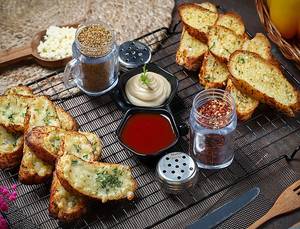 Seasoned Garlic Cheese Bread