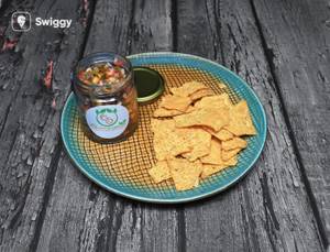 Nachos With Salsa Dip