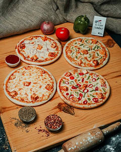 Set Of 4 Paneer O Pyara Pizza Meal