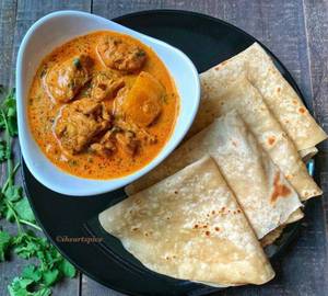 Chappathi [3] With Chicken kuzhambu 
