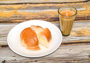 Plain Bun With Chai