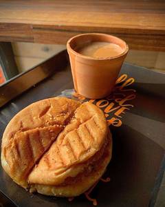 Kulhad Chai With Bun Makkhan