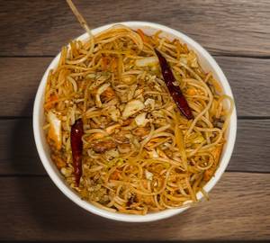 Chilli Garlic Noodles Chicken