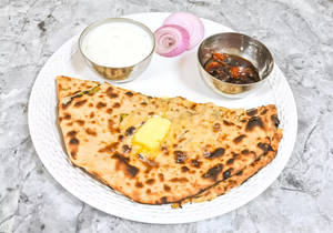 Paneer Paratha With Curd Pickle