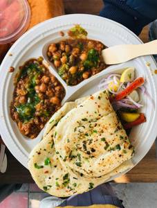 Chole With Khulche (2 Pcs)